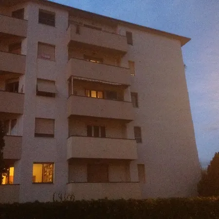 Cisanello House Vendégház *